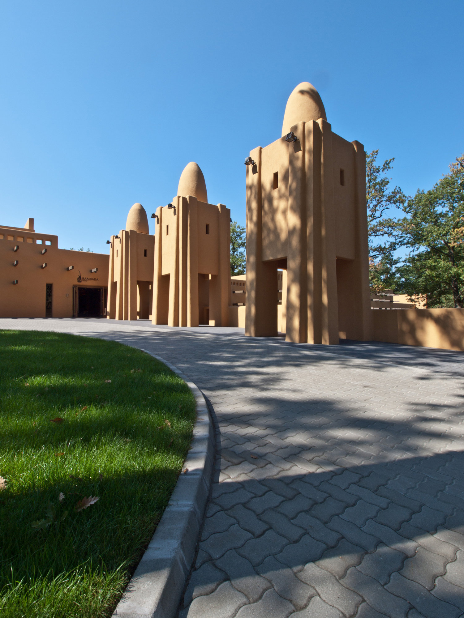 Shiraz Hotel Bambara Stolit MP homlokzat